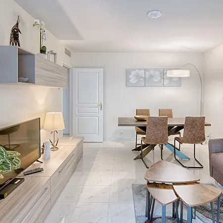 Apartment Du Palais Nil Nice
